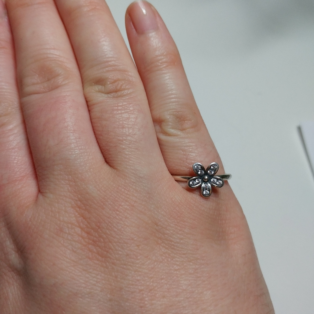 Sterling Silver Daisy Rings, with Cubic zirconia.
